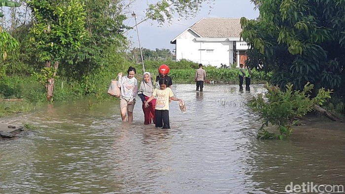 Banjir di Desa Banjarsari, Kecamatan Gabus, Pati, Selasa (13/1/2026).