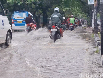 Video Banjir di Ruas Jalan Depan Jakarta Islamic Center