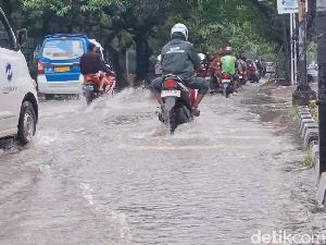 5 Cara Cek Titik Banjir di Jakarta, Ada JAKI dan Google Maps