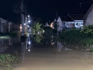 Video: Perumahan di Parung Panjang Bogor Masih Terendam Banjir Malam Ini