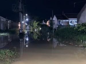 Video: Perumahan di Parung Panjang Bogor Masih Terendam Banjir Malam Ini