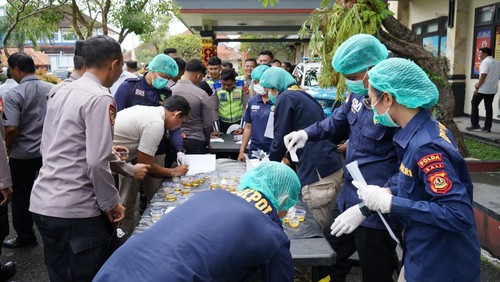 Bidpropam Polda Bali memeriksa HP dan tes urine personel Polres Gianyar, Selasa (13/1/2026).