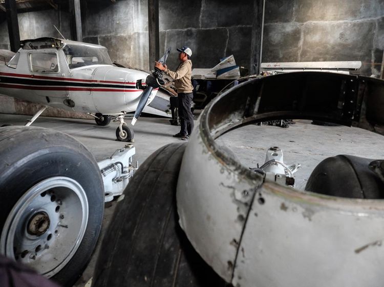 Tak Lagi Mengudara, Kini Bangkai Pesawat Hidupkan Peluang Usaha