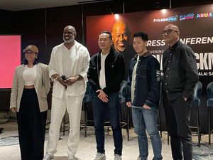 Dira Sugandi Spesial Hadir dari Bali Demi Brian Mcknight