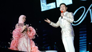 Cakra Khan menjadi bintang tamu internasional dari Indonesia dalam konser megah Siti Nurhaliza yang bertajuk Legacy 30 Siti Nurhaliza: Passion, Sincere and Love. (Foto: dok MyMusic)