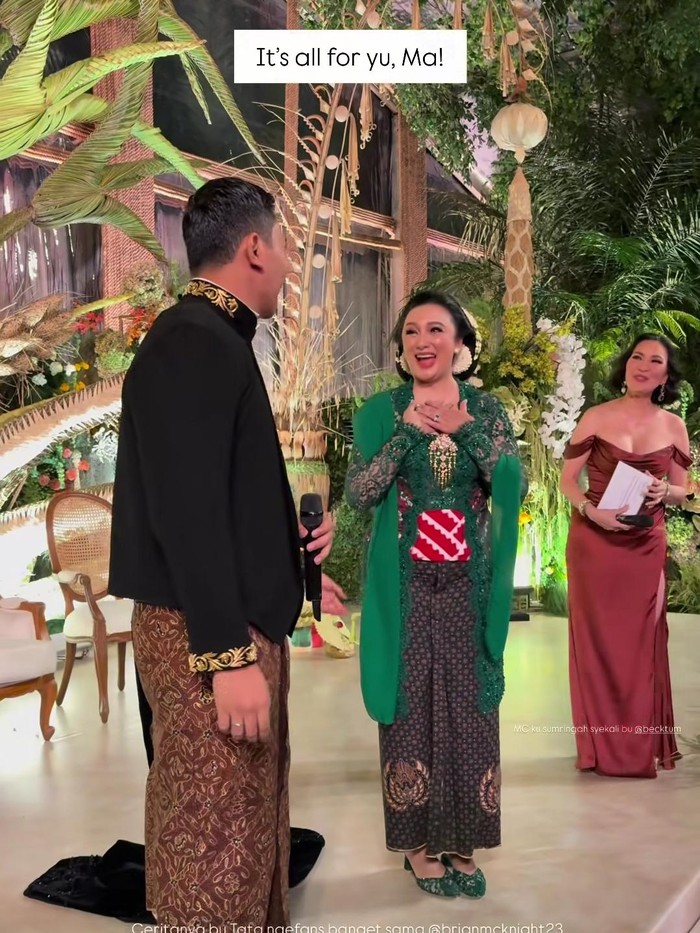 Darma Mangkuluhur hadirkan Brian McKnight di resepsi pernikahan sebagai kejutan untuk ibunda, Tata Cahyani.