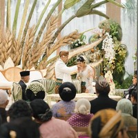 Putra Tommy Soeharto, Darma Mangkuluhur mempersunting DJ Patricia Schuldtz setelah enam tahun berpacaran. Pesta pernikahan mewahnya menjadi sorotan. Foto: dok Instagram darmamh