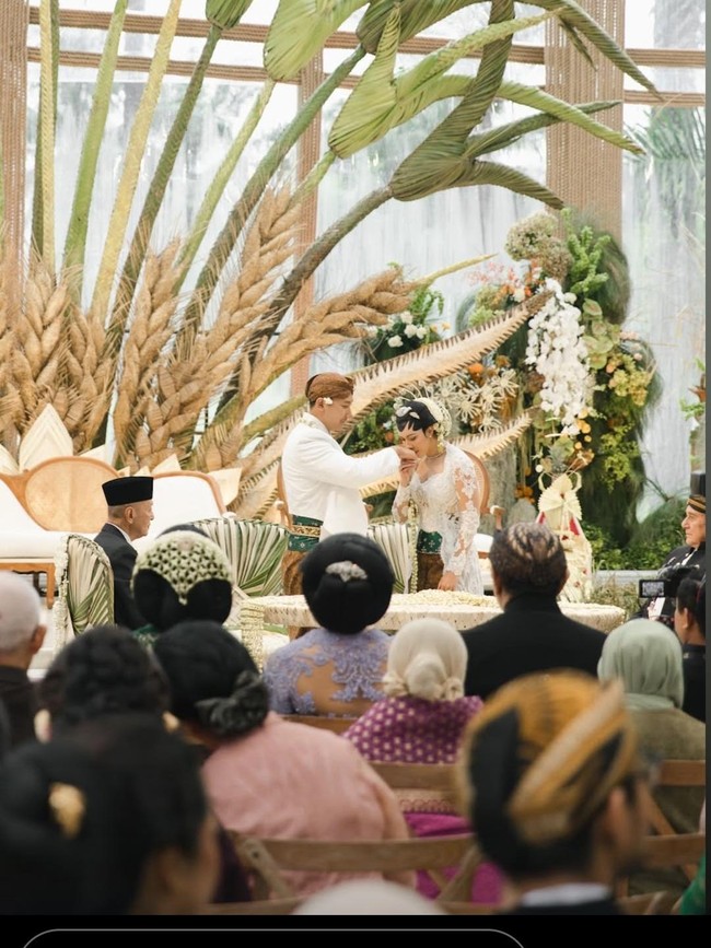 Putra Tommy Soeharto, Darma Mangkuluhur mempersunting DJ Patricia Schuldtz setelah enam tahun berpacaran. Pesta pernikahan mewahnya menjadi sorotan. Foto: dok Instagram darmamh