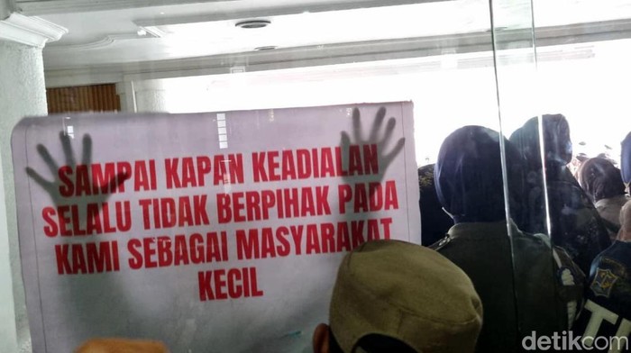 Demo RPH di Pemkot Surabaya