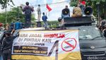 Demo Tolak Relokasi RPH Pegirian di Balai Kota Surabaya