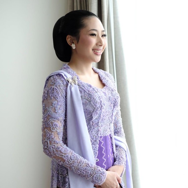 5 Potret Cantik Aya Hutami, Anak Tommy Soeharto di Pernikahan Sang Kakak