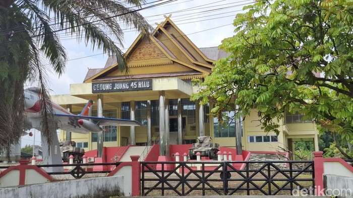 Gedung Juang 45 Riau yang tidak terawat