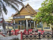 Horornya Gedung Juang 45 Riau: Lusuh, Kotor dan Tak Terawat