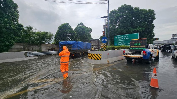 Penyebab Genangan di Tol Sedyatmo Arah Soetta Belum Surut Pagi Ini