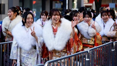Generasi Muda Jepang Rayakan Hari Kedewasaan dengan Balutan Kimono