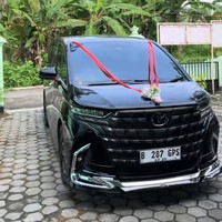 Viral Menikah Sederhana di KUA, Suami Beri Hadiah Mobil Vellfire Untuk Istri