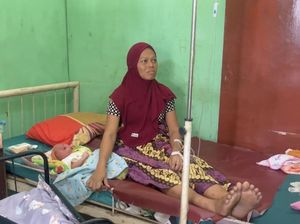 Nuraini Melahirkan di Teras Musala Palembang karena Tak Punya Biaya