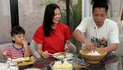 Hangatnya Momen Indah Permatasari dan Arie Kriting saat Kulineran