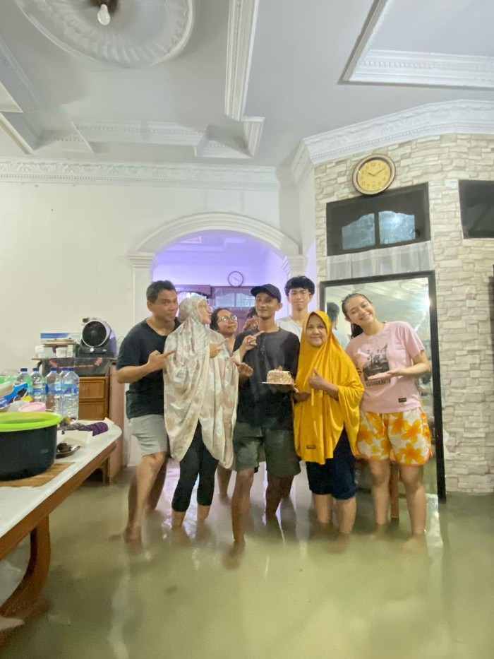Rumah Ira Swara di Tanjung Priok kebanjiran.