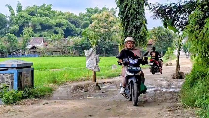 Jalan rusak Desa Kaponan, Kecamatan Mlarak, Kabupaten Ponorogo