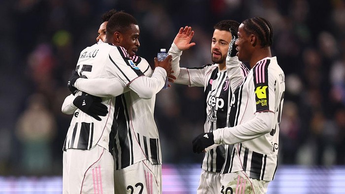 Turin, Italy - January 12: Weston Mckennie of Juventus Fc celebrates after scoring his teams fifth goal with team mate during the Serie A match between Juventus FC and US Cremonese at Allianz Stadium on January 12, 2026 in Turin, Italy. (Photo by sportinfoto/DeFodi Images/DeFodi via Getty Images)