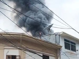 Kebakaran di Kawasan Somba Opu Makassar, Asap Hitam Membubung Tinggi