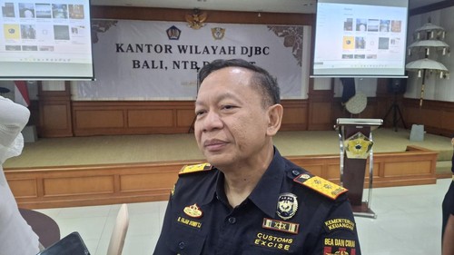 Kepala Kanwil Bea Cukai Bali Nusra, R. Fajar Donny Tjahjadi, saat ditemui di Kanwil DJBC Bali. NTB. dan NTT. Selasa (13/1/2026) (Fabiola Dianira).