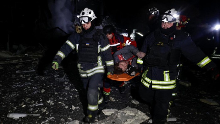 Serangan rudal Rusia kembali menghantam Kharkiv, merusak kawasan industri dan fasilitas sipil serta menimbulkan korban jiwa dan luka-luka. REUTERS/Sofiia Gatilova