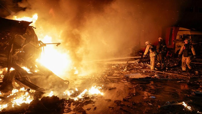 Rudal Rusia: Ibu Kota Ukraina Terbakar dalam Pilu Perang