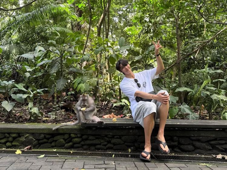 Foto Liburan Kim Jae Won, Asyik Santuy di Bali