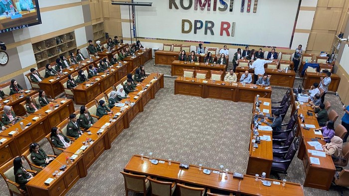 Rapat Bareng Dekan-Mahasiswa, Komisi III DPR Sebut KUHP Baru Lebih Berkeadilan