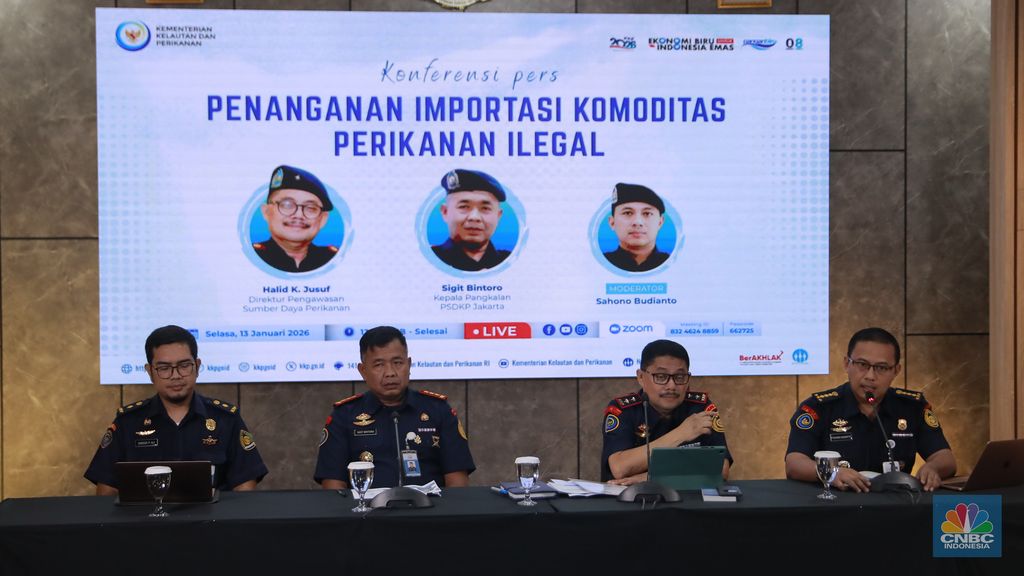 Konferensi pers Penanganan Importasi Komoditas Perikanan Ilegal di Kementrian KKP, Jakarta, Selasa (13/1/2026). CNBC Indonesia/Muhammad Sabki)