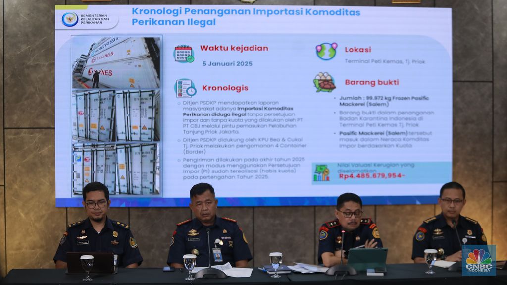 Konferensi pers Penanganan Importasi Komoditas Perikanan Ilegal di Kementrian KKP, Jakarta, Selasa (13/1/2026). CNBC Indonesia/Muhammad Sabki)
