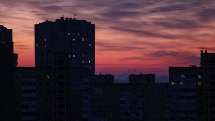 Residential buildings during a power blackout after critical civil infrastructure was hit by recent Russian missile and drone attacks, amid Russia's attack on Ukraine, in Kyiv, Ukraine January 10, 2026. REUTERS/Yan Dobronosov