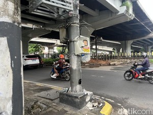 Saksi Cerita Detik-detik Bus TransJ Tabrak Tiang di Tanjung Barat