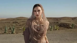 Mahalini sukses bikin Maroko serasa runway dengan gaya elegannya yang classy maksimal. Foto: Instagram Mahalini