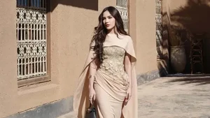 Gaun nude-beige beraksen emas ini bikin aura mahal Mahalini makin terpancar. Foto: Instagram Mahalini