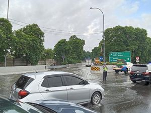 Masih Ada Genangan di Tol Sedyatmo Arah Soetta Pagi Ini, Lalin Melambat