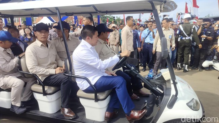 Menko AHY satu kendaraan bersama Presiden Prabowo meninjau SMA Taruna Nusantara Kampus Malang