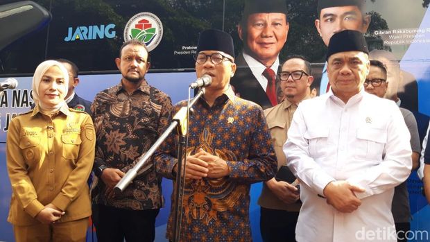 Menteri Desa dan Pembangunan Daerah Tertinggal (Mendes PDT), Yandri Susanto, di lomba e-sport di Balai Sidang Mahesa, Boyolali, Selasa (13/1/2026). Menteri Desa dan Pembangunan Daerah Tertinggal (Mendes PDT), Yandri Susanto, di lomba e-sport di Balai Sidang Mahesa, Boyolali, Selasa (13/1/2026).