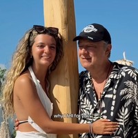 “Mereduksi pilihan seorang perempuan menjadi soal uang adalah salah satu stereotip tertua dan paling tidak adil. Saya punya tujuan sendiri, pekerjaan sendiri, dan kemandirian saya sendiri. Saya menikah dengannya karena siapa dia sebenarnya, cara berpikirnya, nilai-nilai hidupnya, dan cara ia mencintai,” ujar Minea Pagni kepada New York Post.  Foto: dok. Instagram