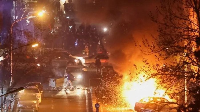 Demo Besar-besaran di Iran, Staf Kedutaan Prancis Angkat Kaki