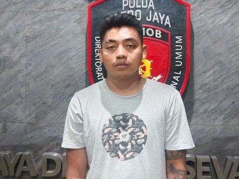 Momen suami siri pembunuh terapis wanita di Bekasi ditangkap depan orang tua (dok.istimewa)