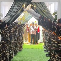 Viral Pernikahan Unik di Malang, Pengantin Dikawal Kirab Pasukan Banser