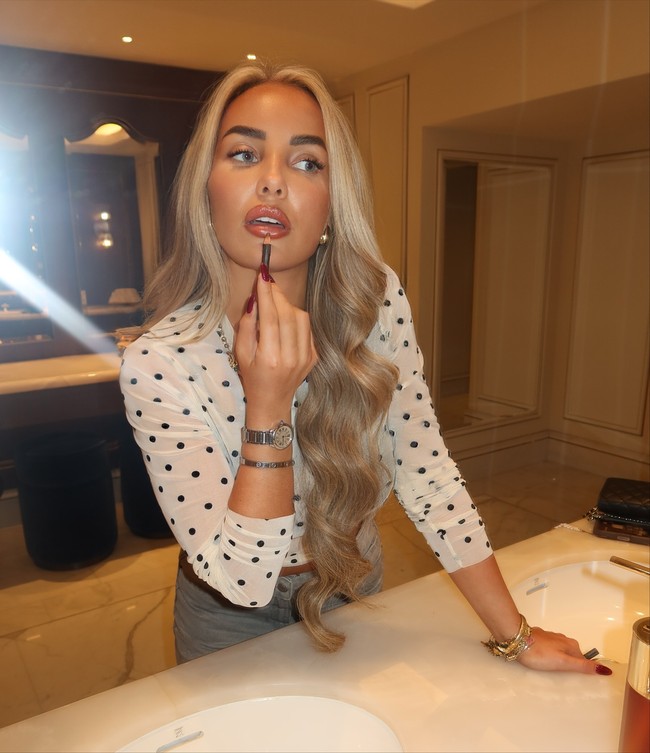 Sebelum ini Cole Palmer dan Olivia Holder tertangkap kamera berkencan di sebuah taman hiburan dekat London. Palmer tampak membelikan boneka beruang untuk pacarnya. Foto: Instagram @oliviajewellholder