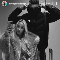 Kebersamaan mereka dipamerkan di Instagram Olivia. Dalam Story, Olivia menangkap ‘mirror selfie’ keduanya selagi Cole menutupi wajah dengan jaket dan kaca mata hitam. Meski masih malu-malu, hal ini menandai kali pertama keduanya mulai terbuka di media sosial. Foto: Instagram @oliviajewellholder