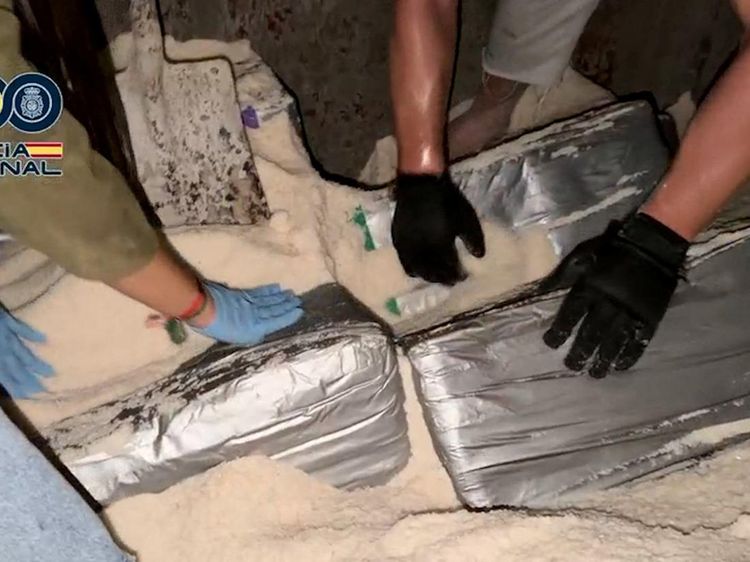 Operasi Laut Lepas Gagalkan Penyelundupan 10 Ton Kokain dalam Kargo Garam