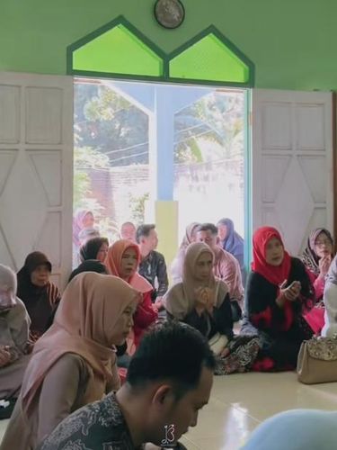 Pasangan yang menikah di KUA, Dewi Marunta dan Rifqi Yanuar menikah di di KUA Ngaliyan, Semarang, Jawa Tengah.