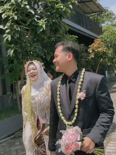 Pasangan yang menikah di KUA, Dewi Marunta dan Rifqi Yanuar menikah di di KUA Ngaliyan, Semarang, Jawa Tengah.