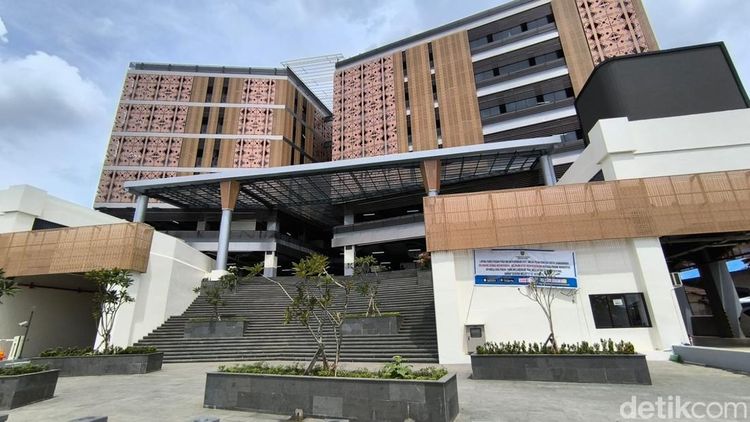 Melihat Megahnya Pasar Pagi Samarinda, Punya Eskalator-8 Lantai